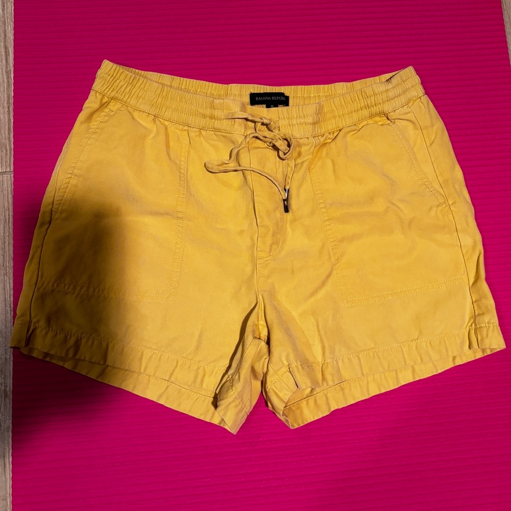 Women’s Bananna Republic Shorts (Size M)